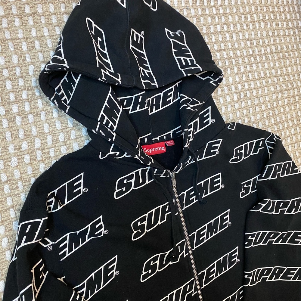 Men’s Supreme Zip-Up - Picture 4 of 4